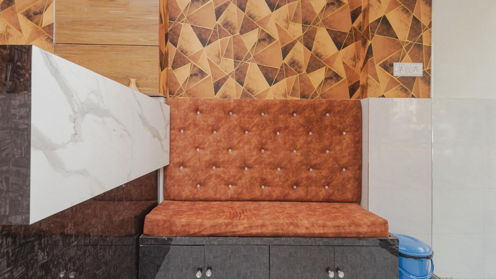 Sahara Stay-near Nesco Exhibition Centre Capsule hotel Mumbai