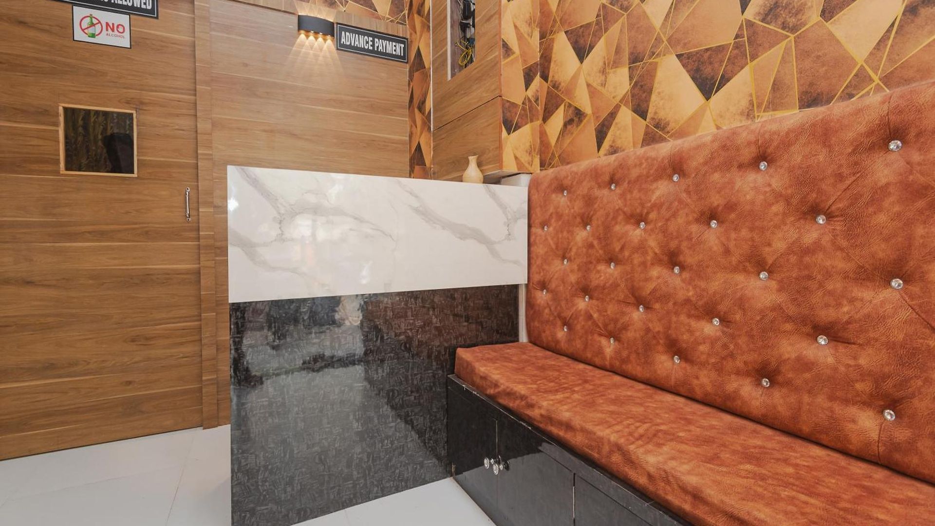 Capsule hotel Sahara Stay-near Nesco Exhibition Centre *
