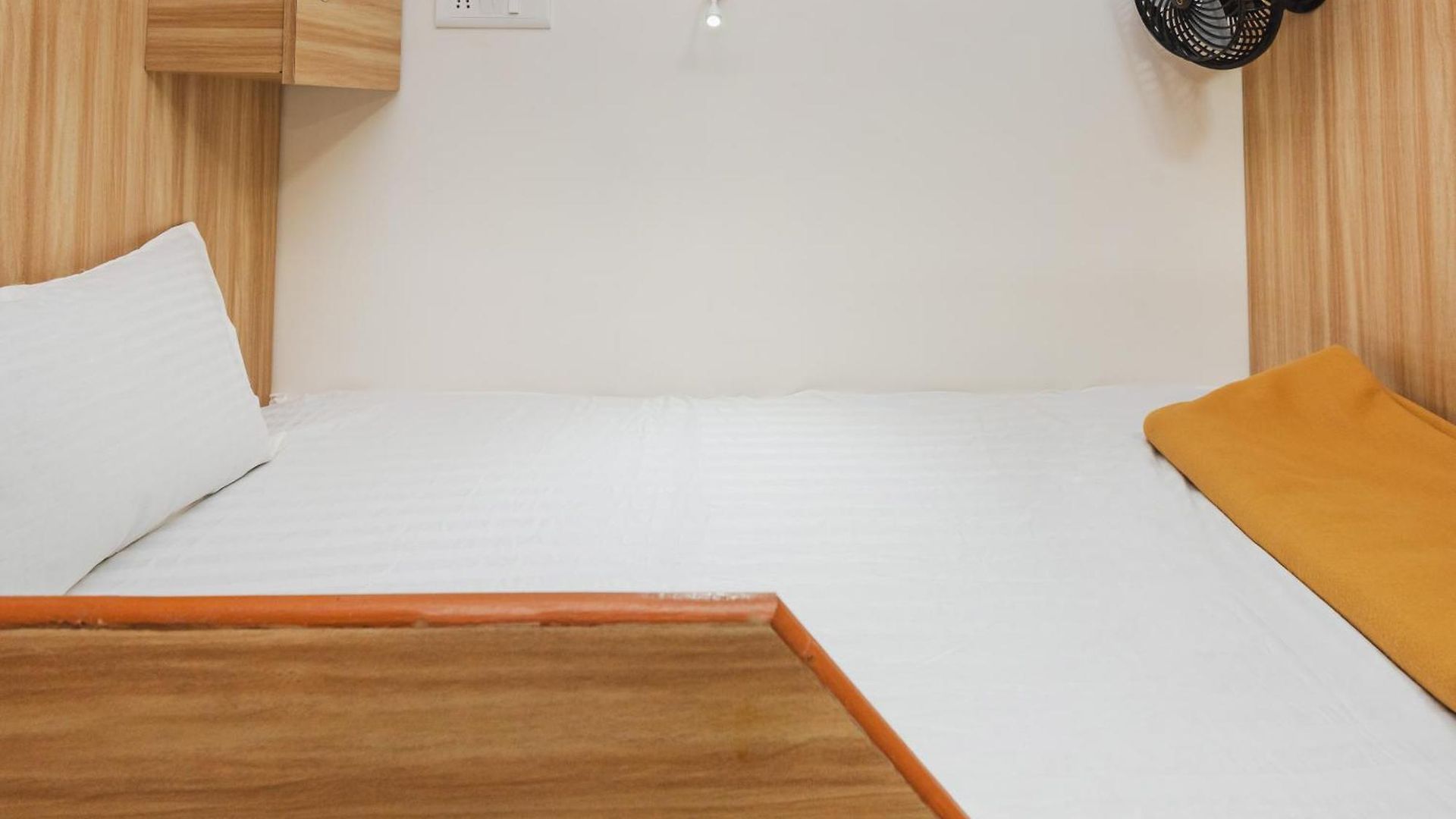 Capsule hotel Sahara Stay-near Nesco Exhibition Centre Mumbai