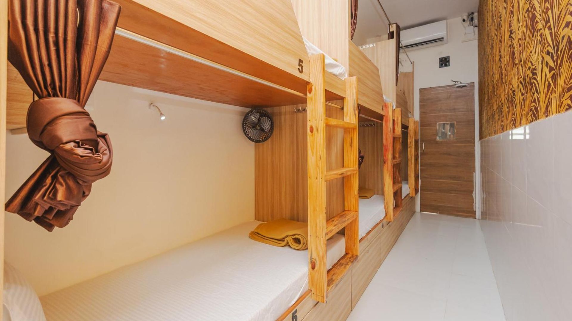 Capsule hotel Sahara Stay-near Nesco Exhibition Centre