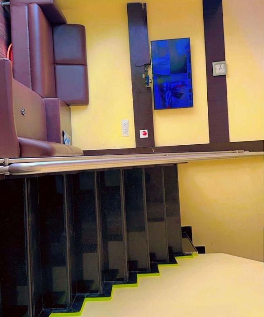 Hotel Avenue Near T-2 International Airport Mumbai