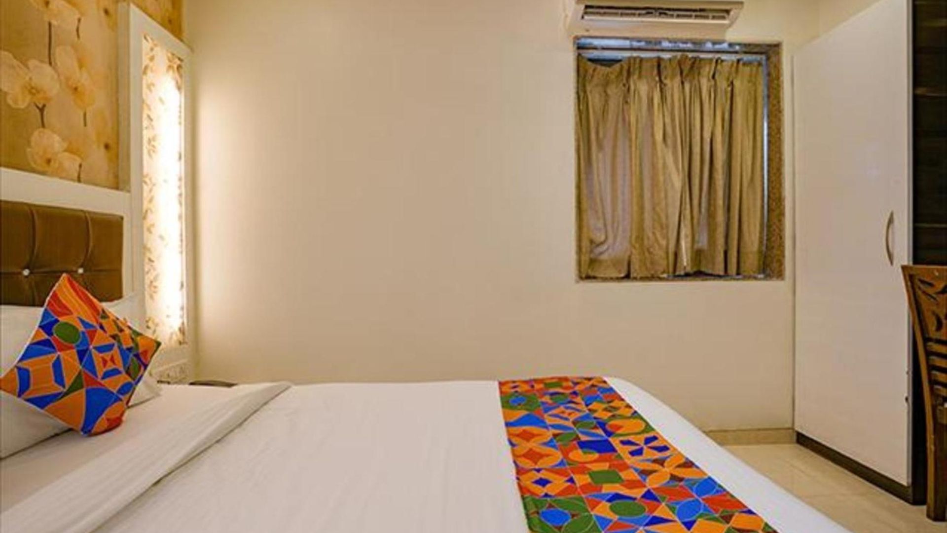 Fabhotel Veera Residency - Nr Airport