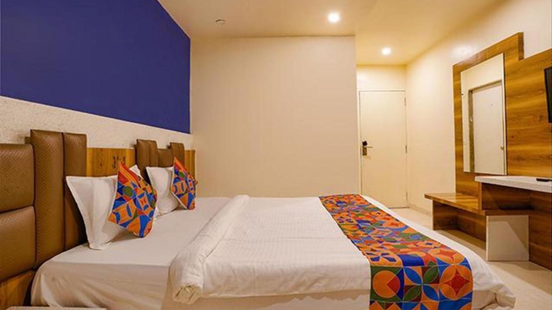 Fabhotel Veera Residency - Nr Airport 3*