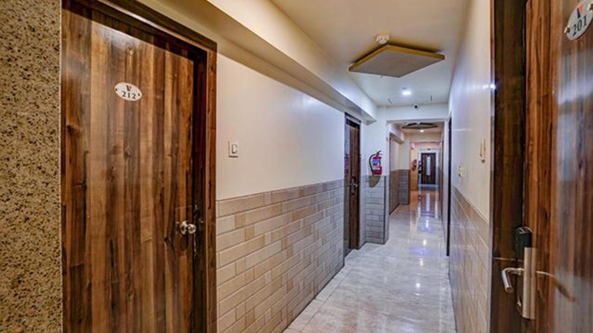 Hotel Fabhotel Veera Residency - Nr Airport