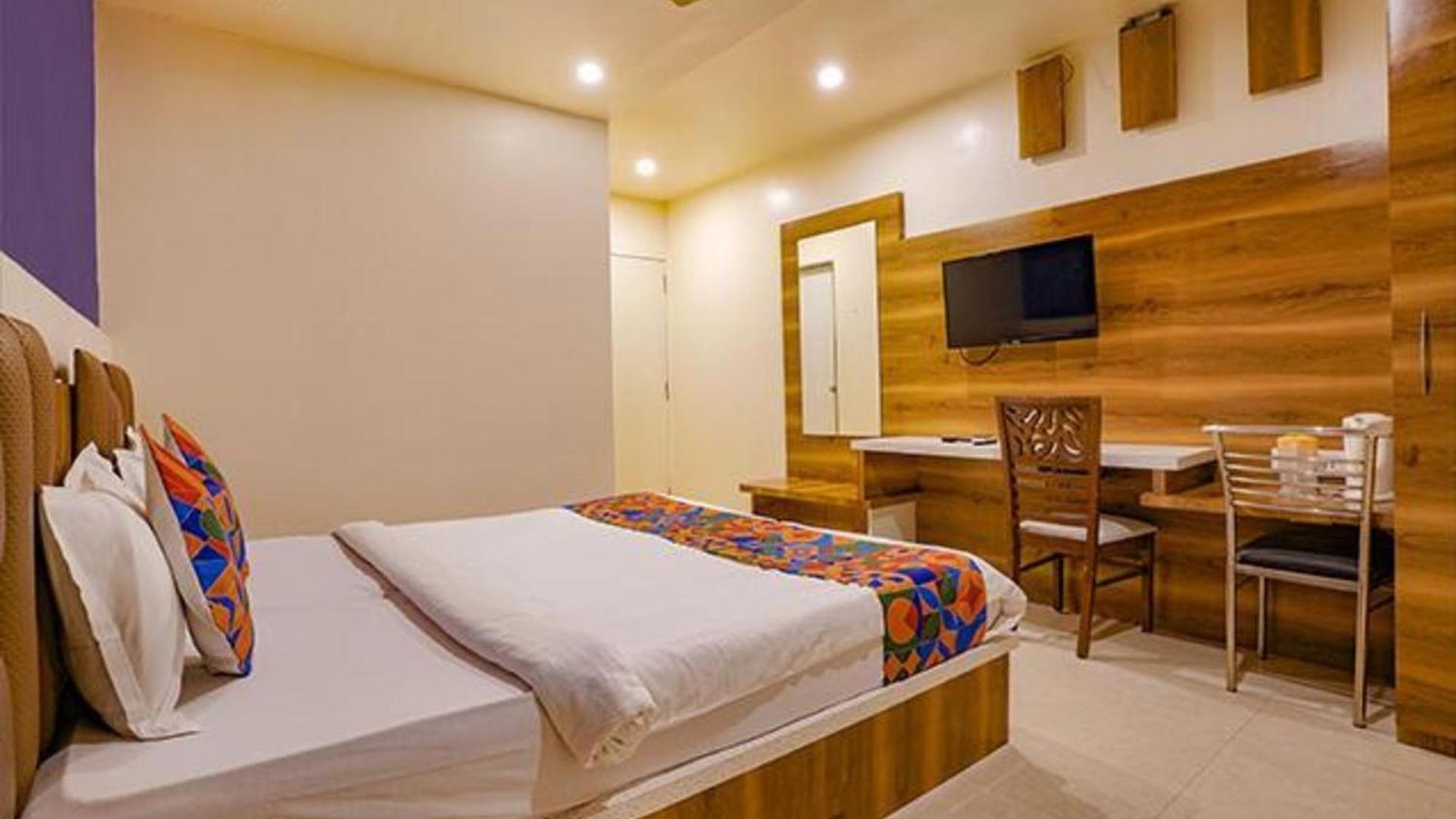Fabhotel Veera Residency - Nr Airport Hotel