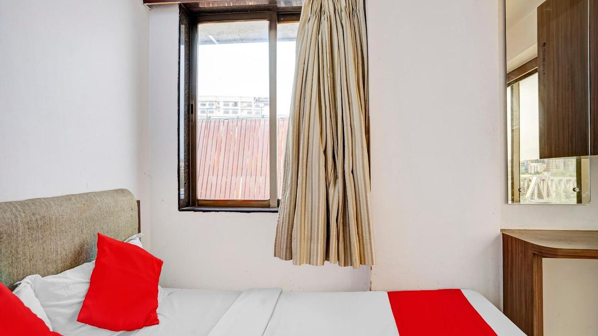 Hotel O Delight Near Andheri Railway Station Mumbai