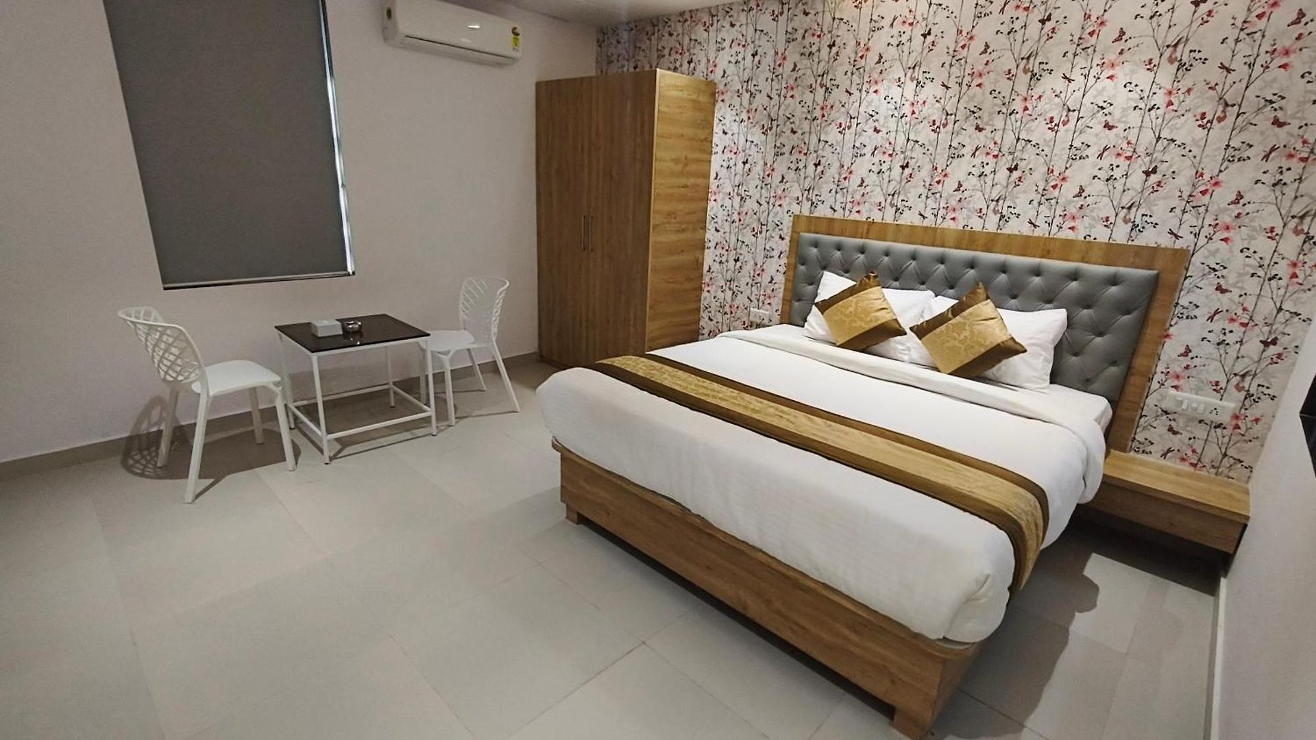 Hotel Morya Residency Parel 2*