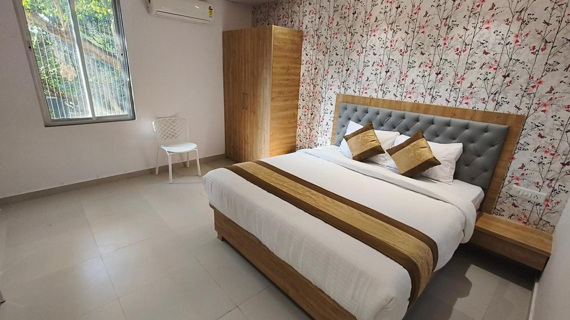 Hotel Morya Residency Parel 2*