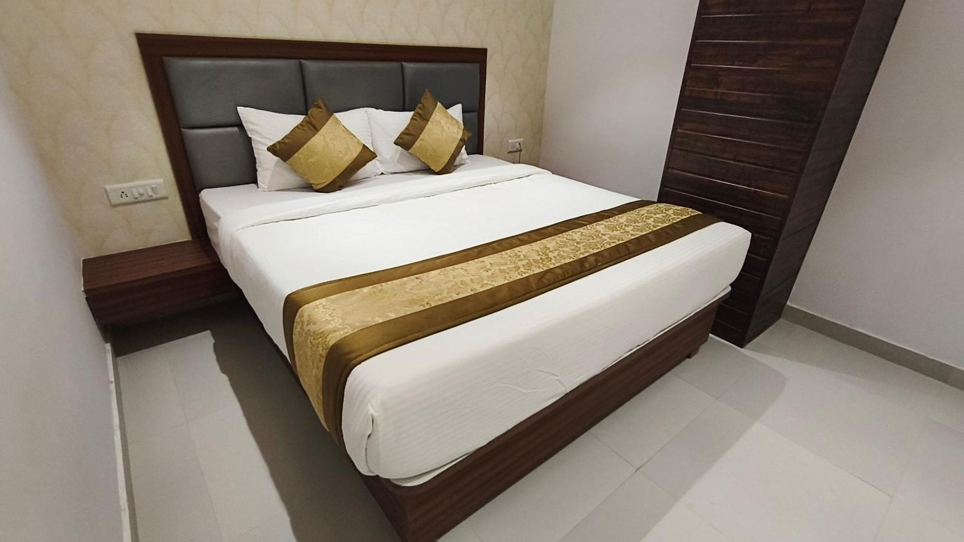 Morya Residency Parel Hotel