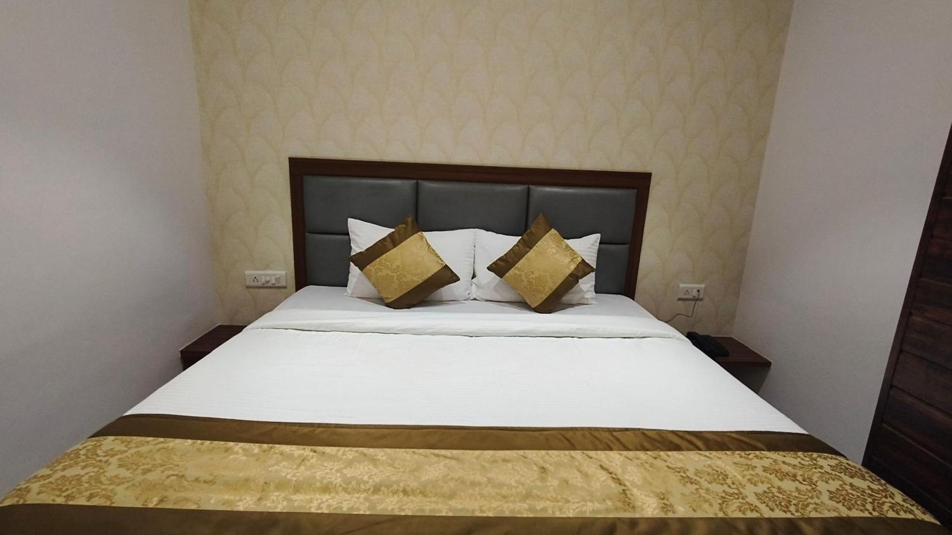 Hotel Morya Residency Parel Mumbai
