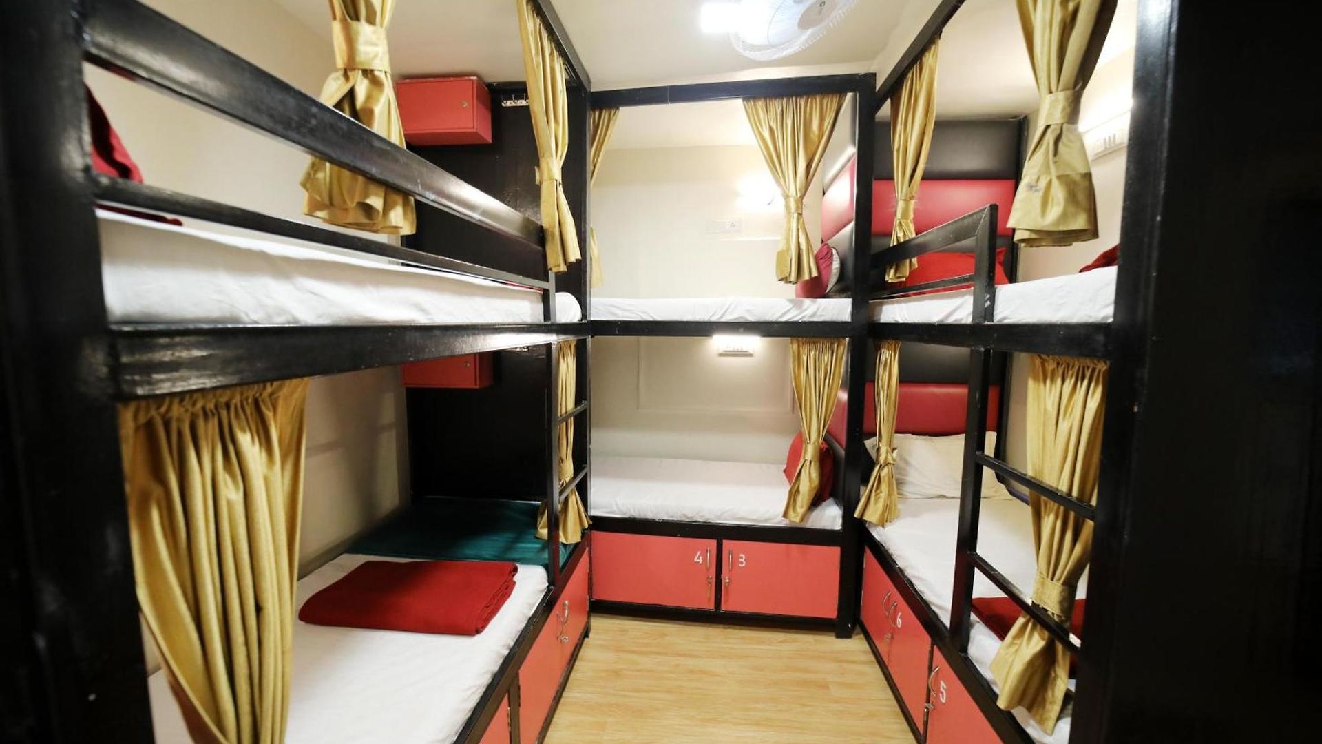 Hostel The Hubz *