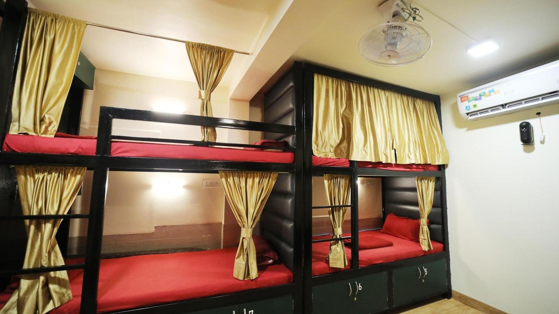 Hostel The Hubz Mumbai