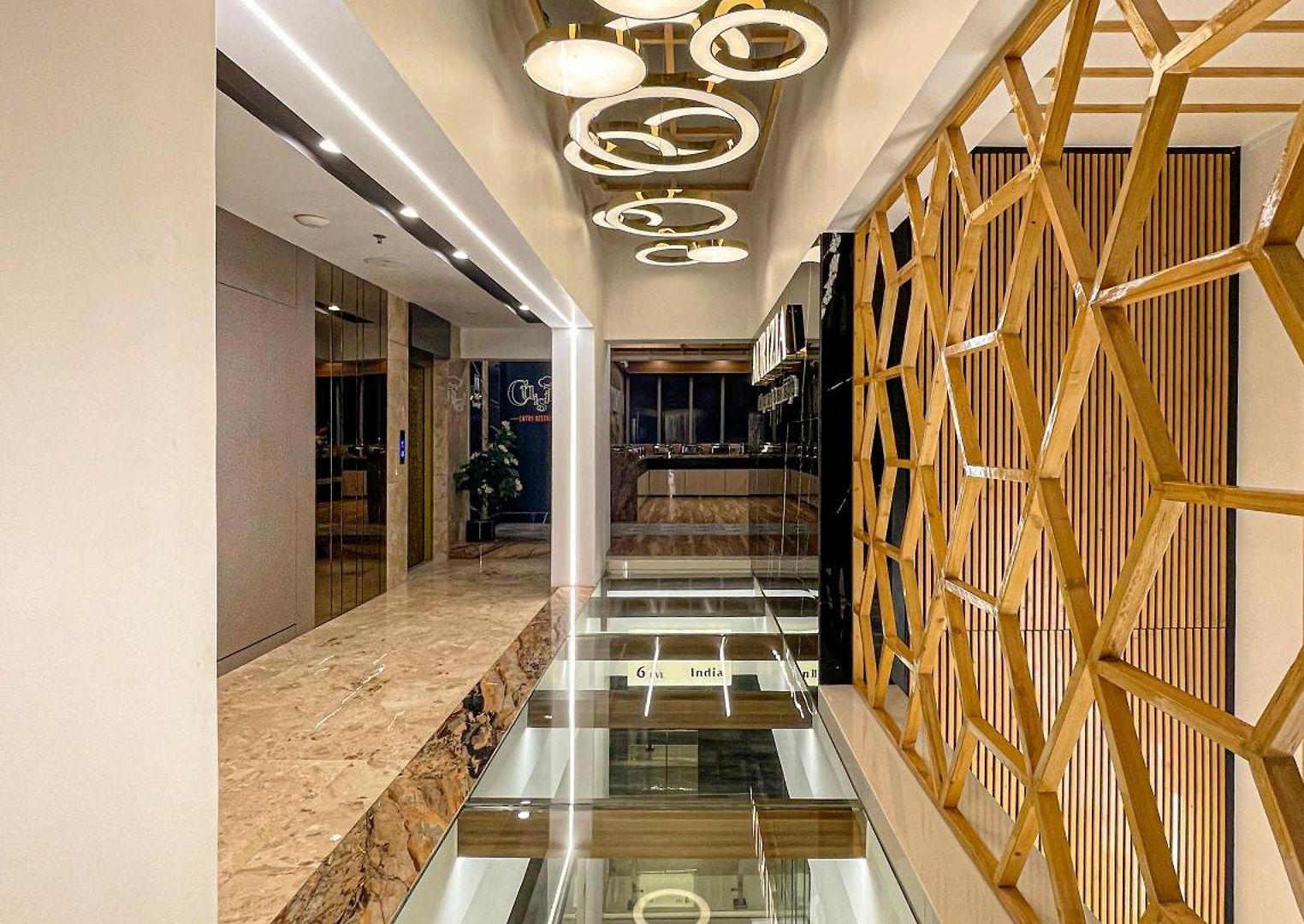 Auris & Banquets, International Airport 4*