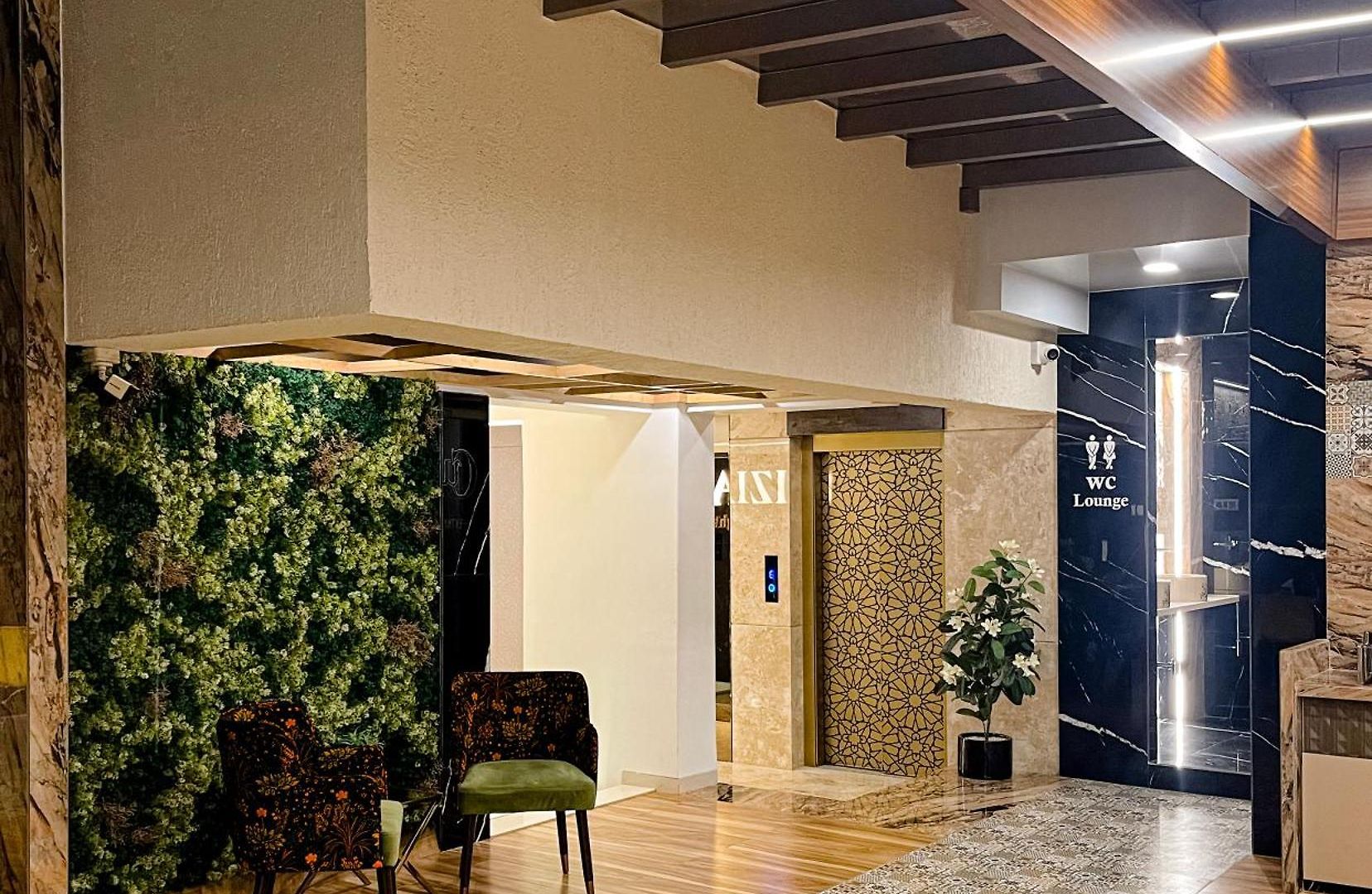 Hotel Auris & Banquets, International Airport 4*