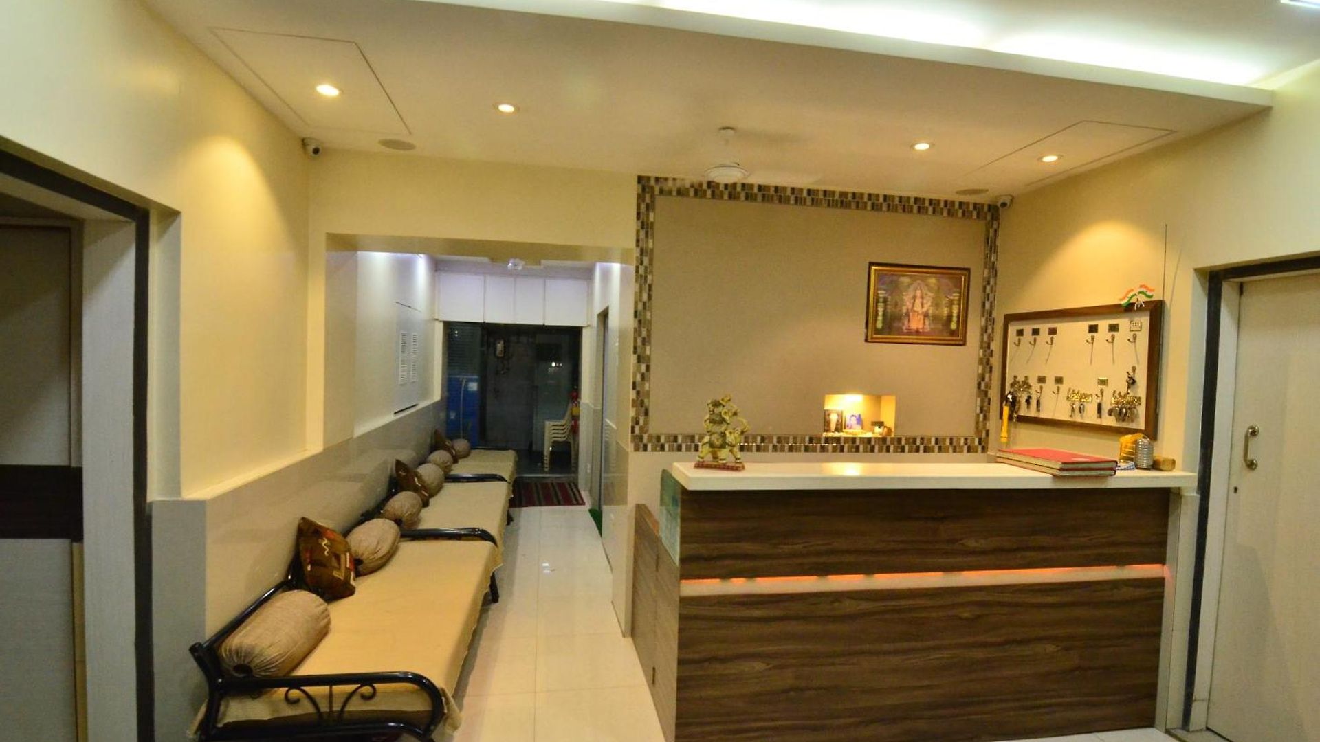 Hotel Shri Laxmi *