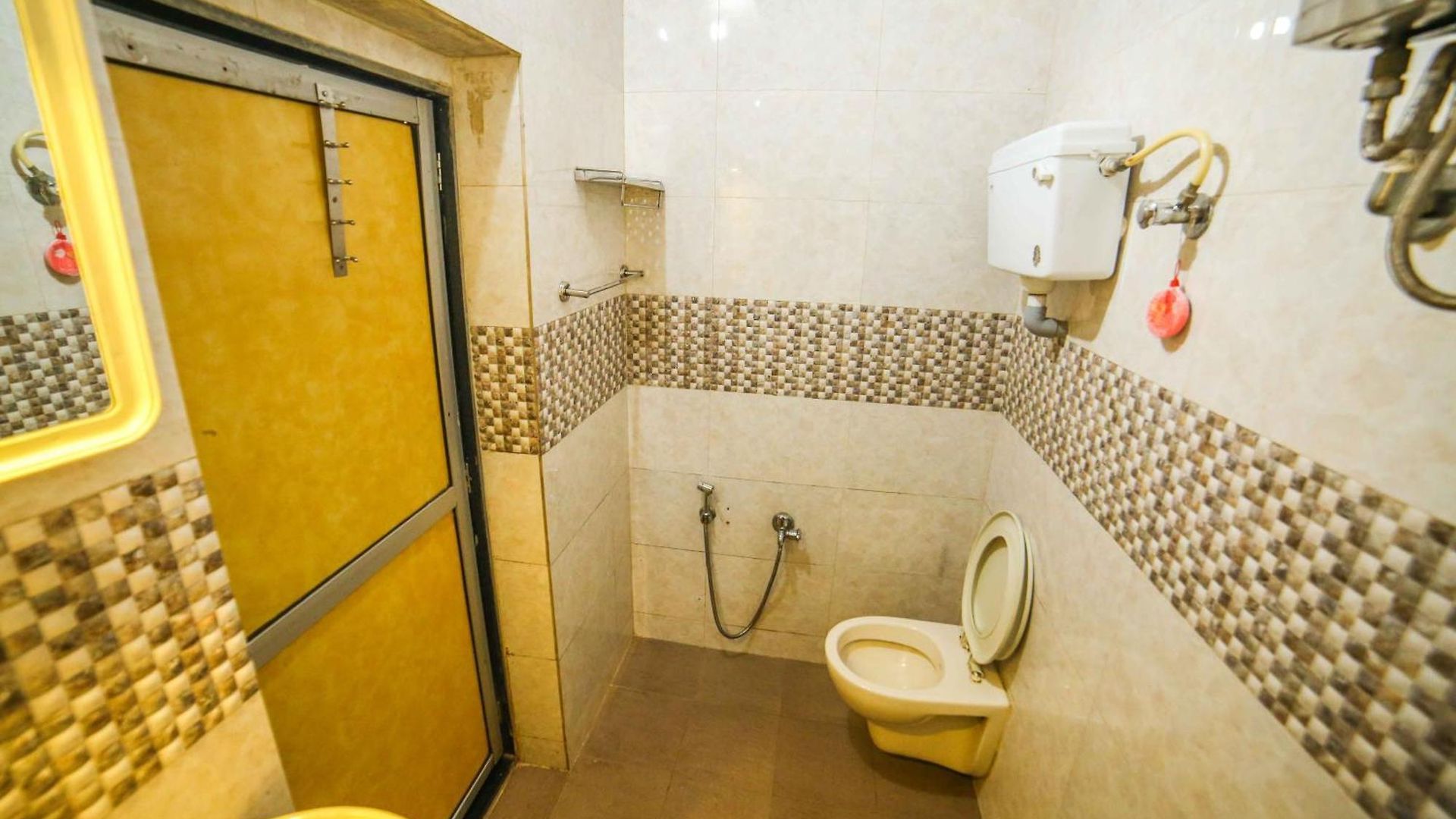 Shri Laxmi Hotel *
