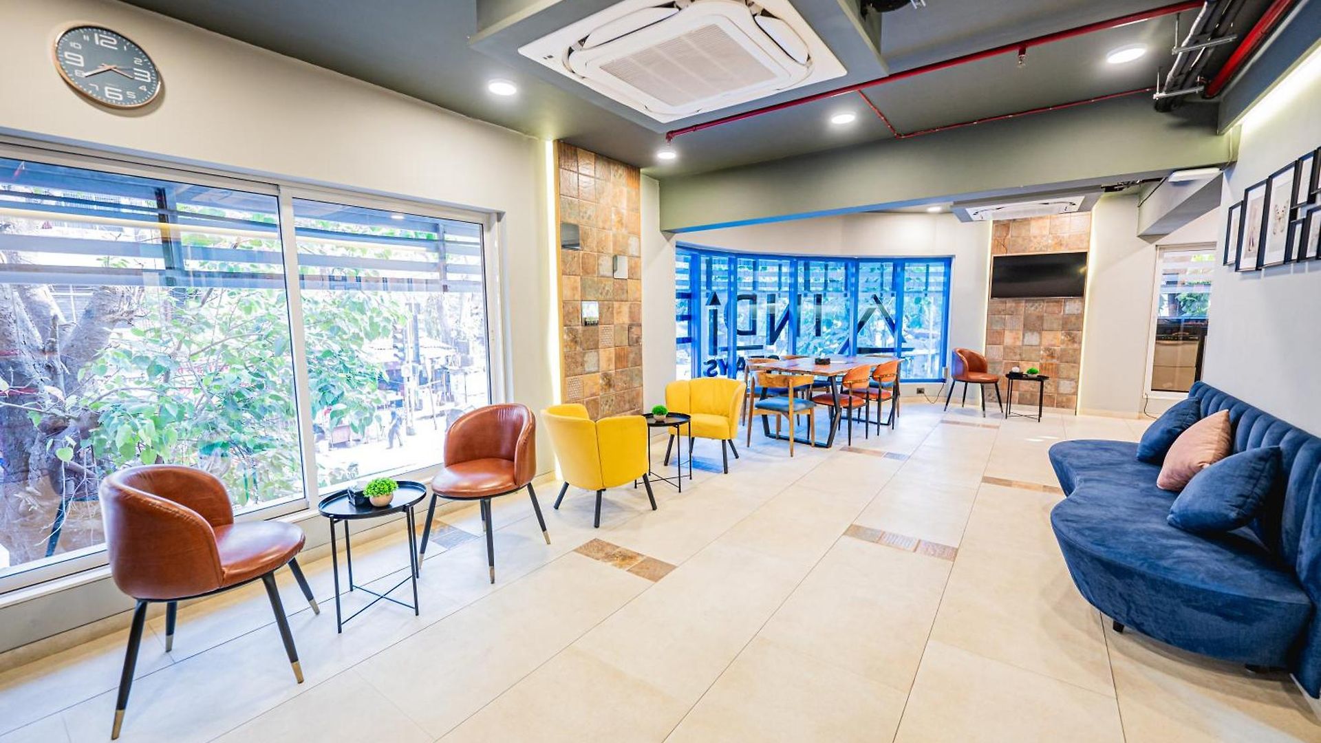 Indie Studios, Chembur Hotel