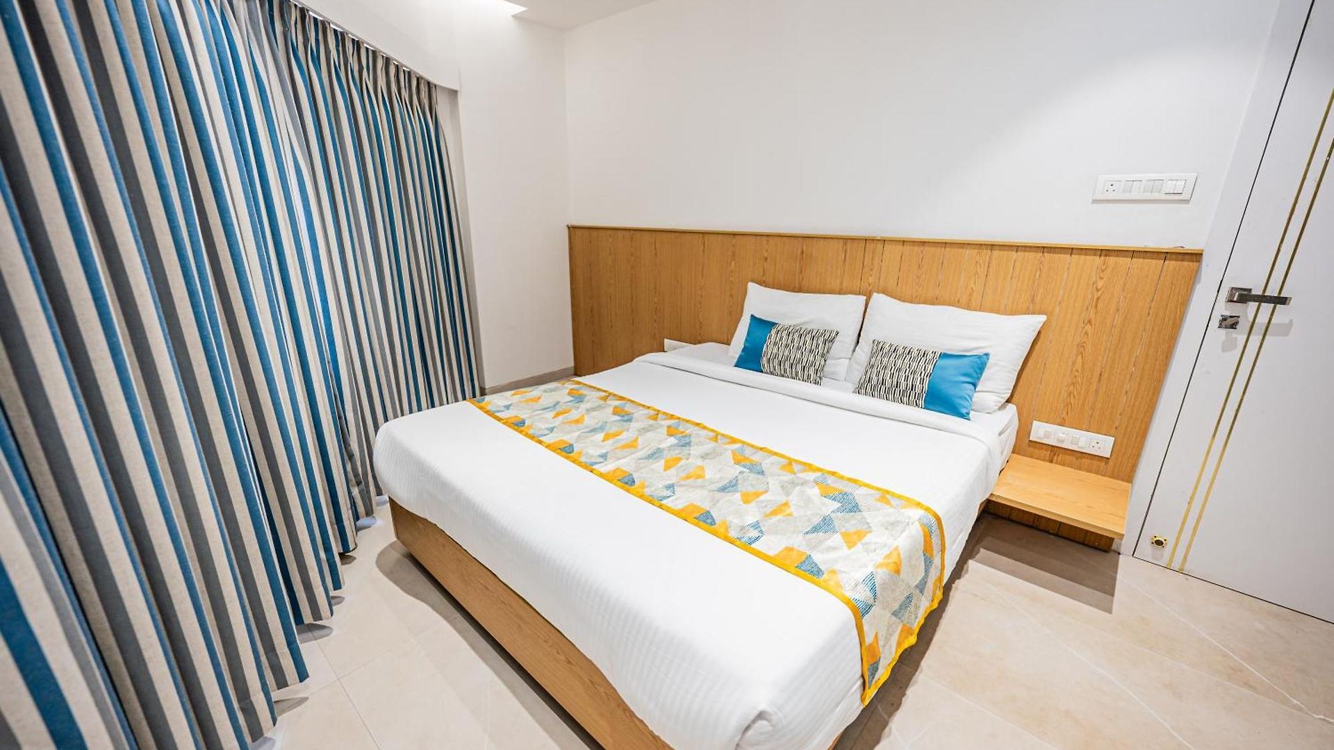 Indie Studios, Chembur 3*