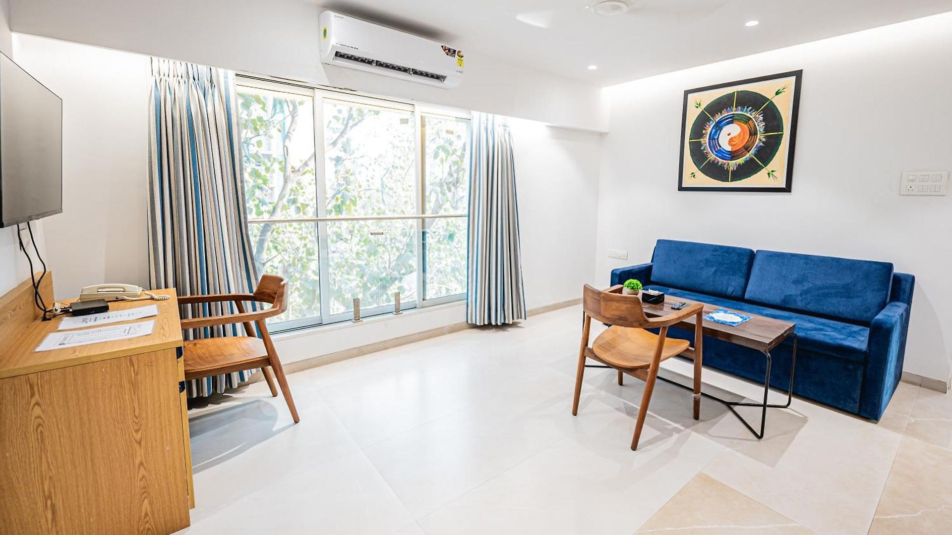 Indie Studios, Chembur Hotel