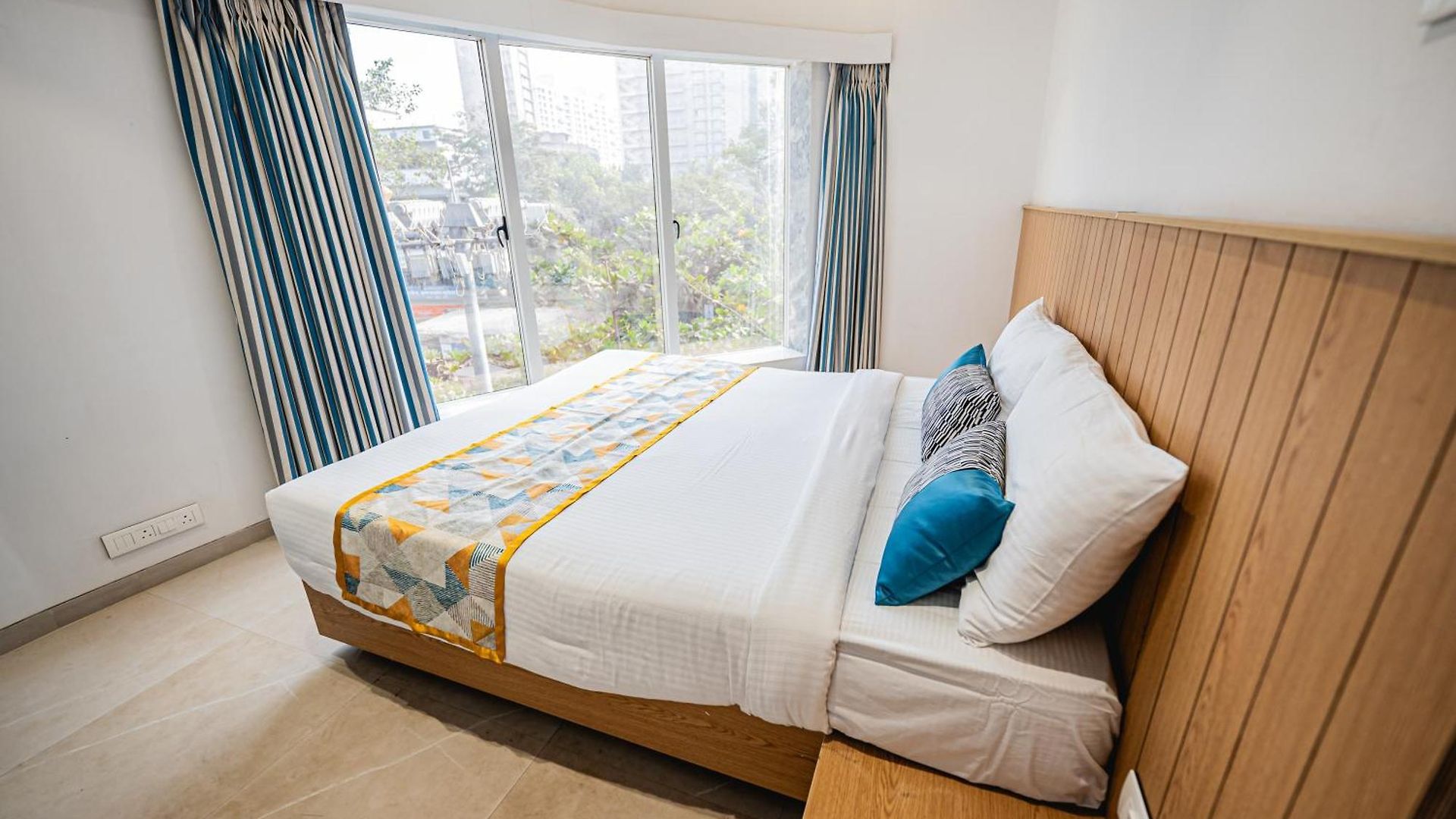 Indie Studios, Chembur Hotel