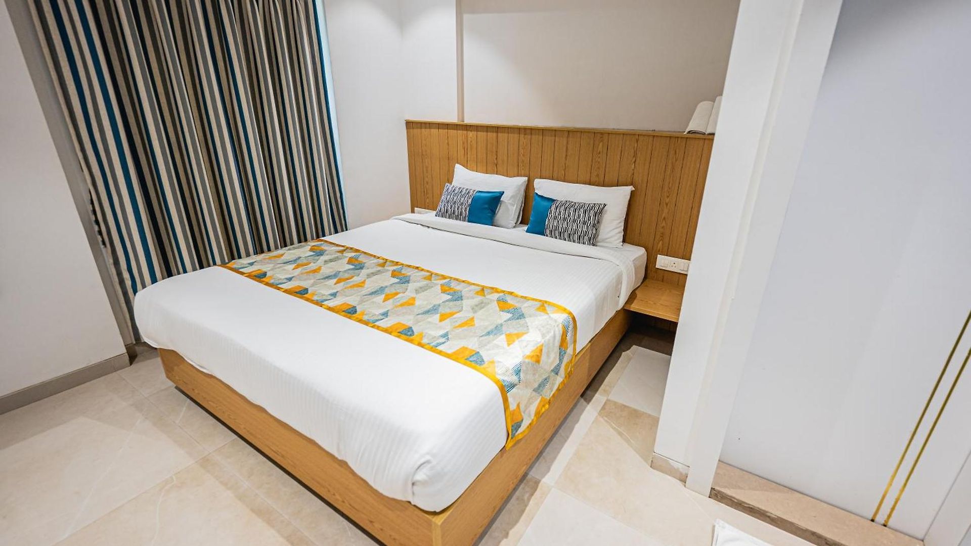 Indie Studios, Chembur Hotel 3*