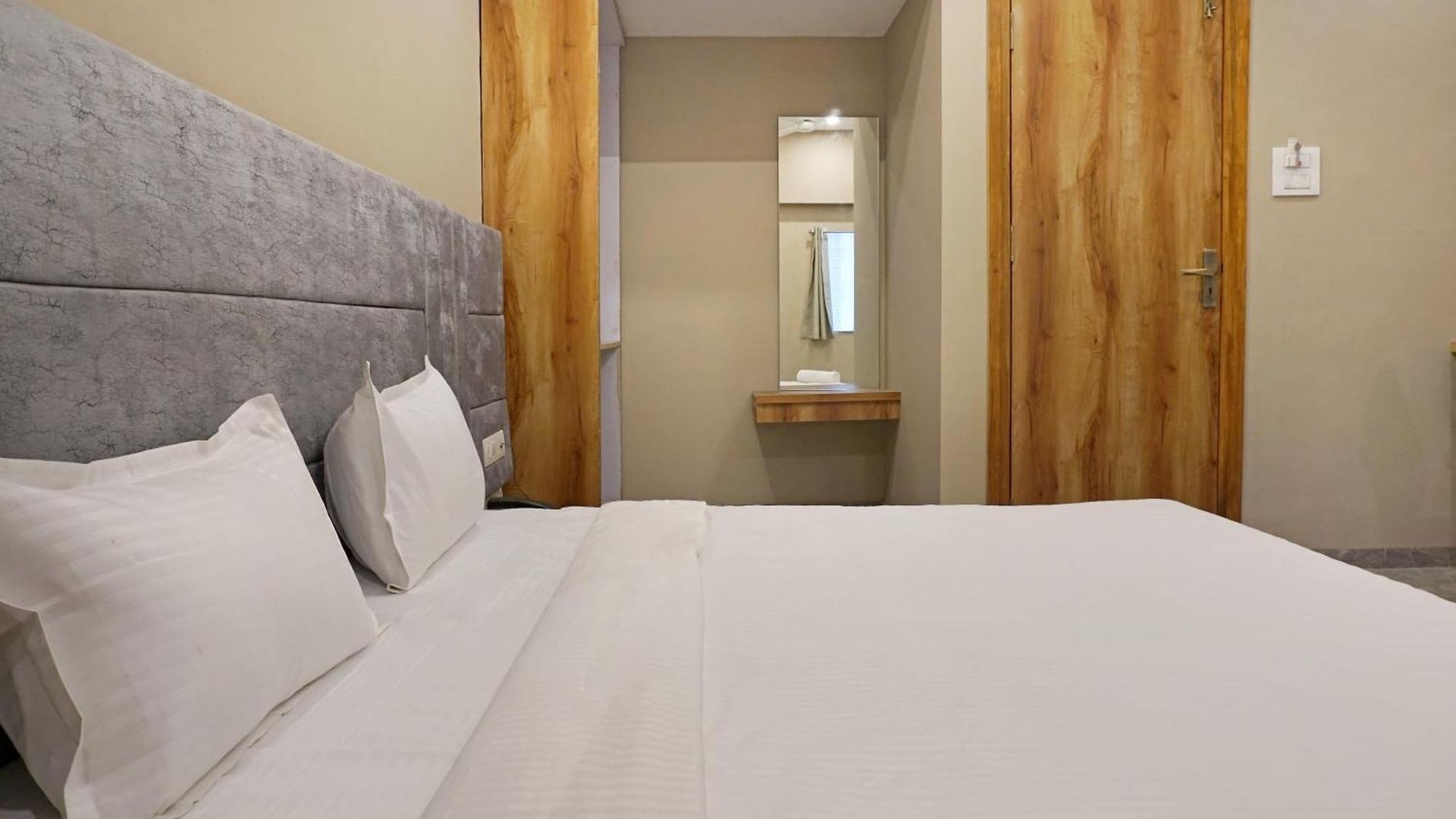 Nest Hotel *