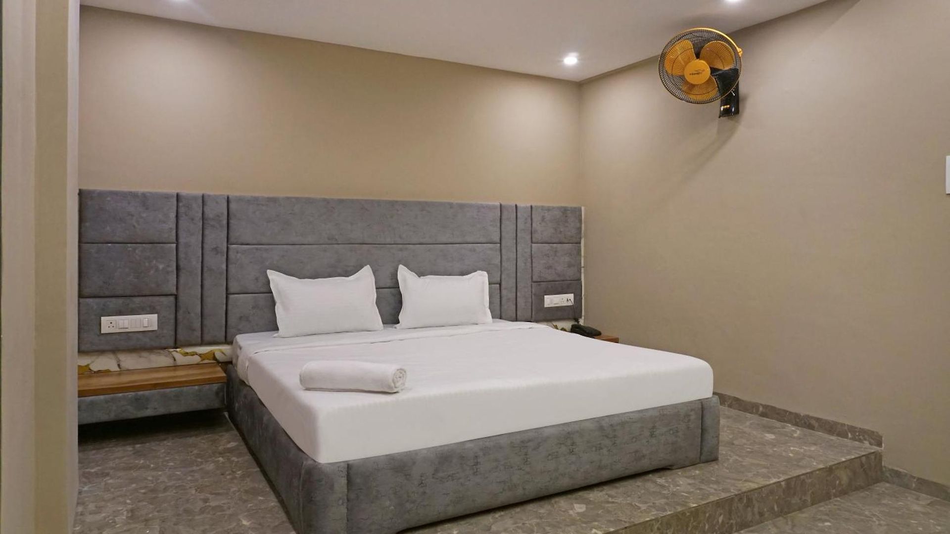 Nest Hotel *