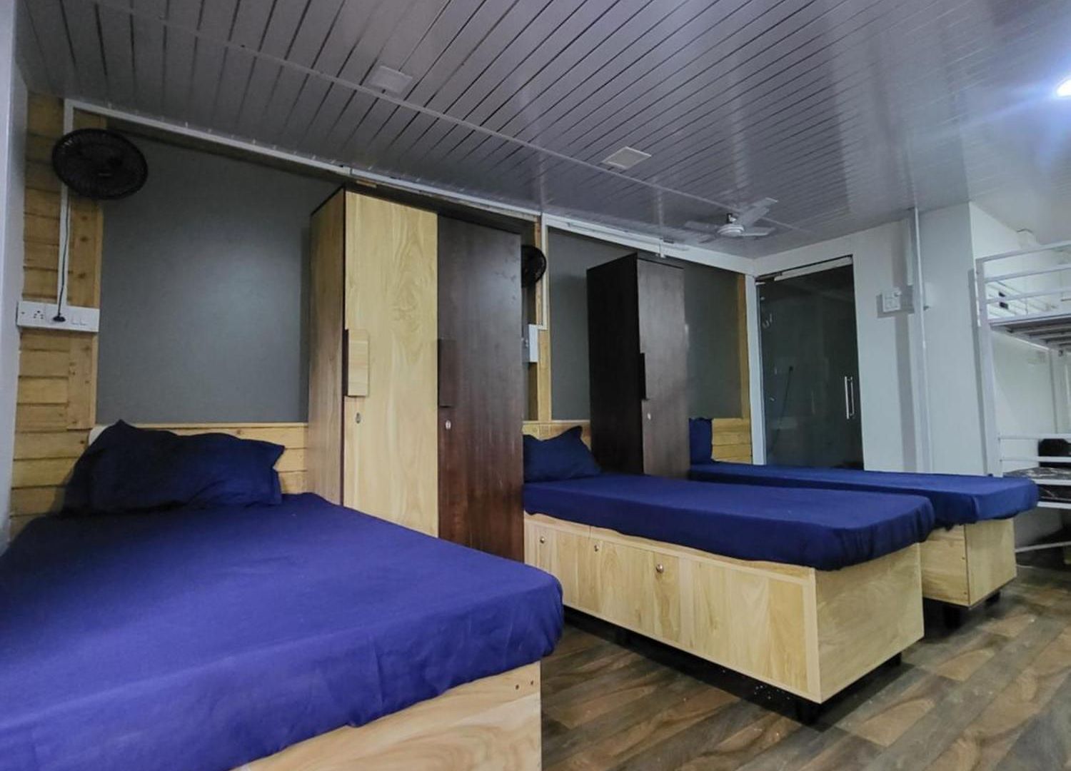 Zest 1054-andheri West Hostel