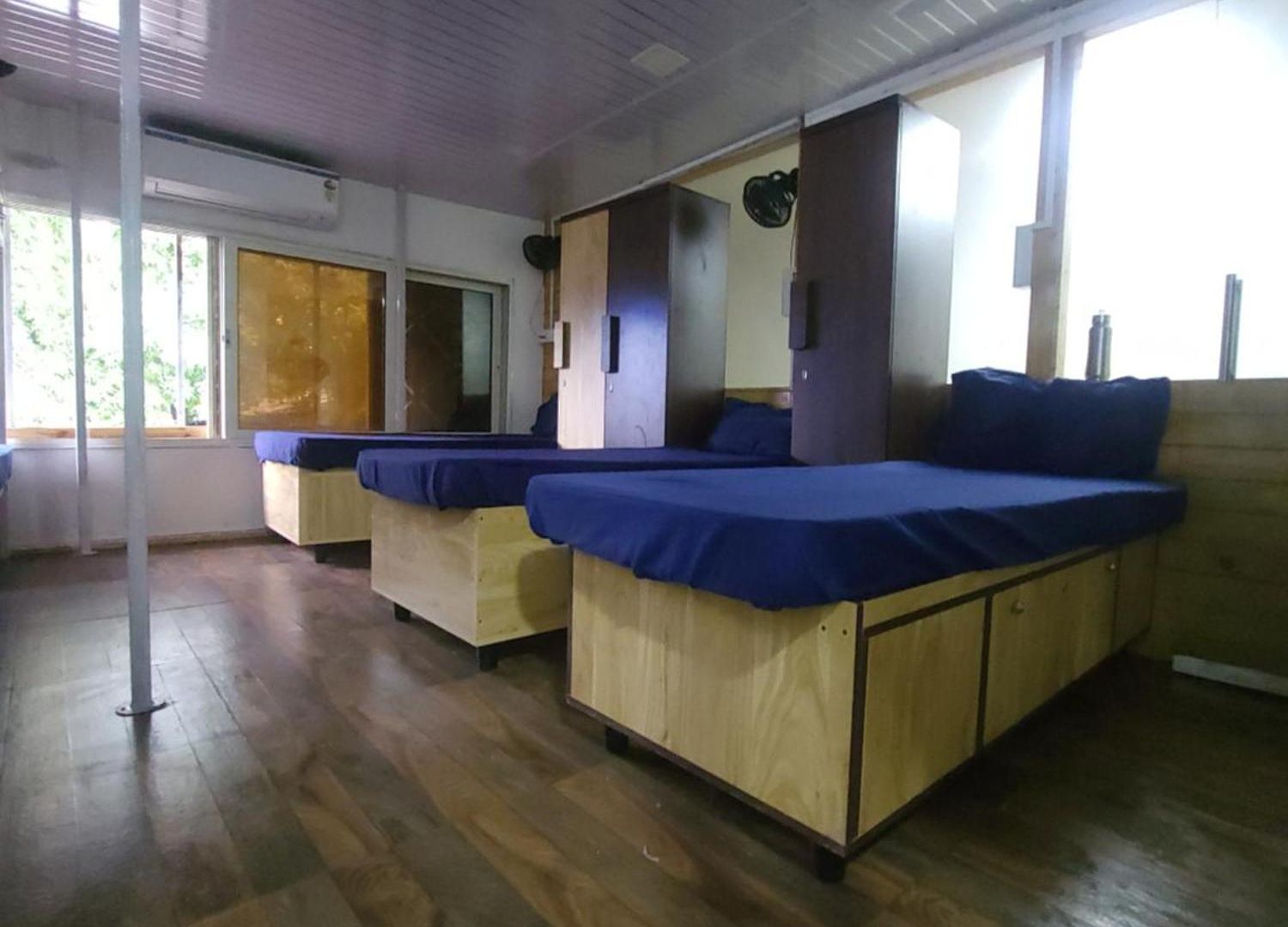 Zest 1054-andheri West Hostel