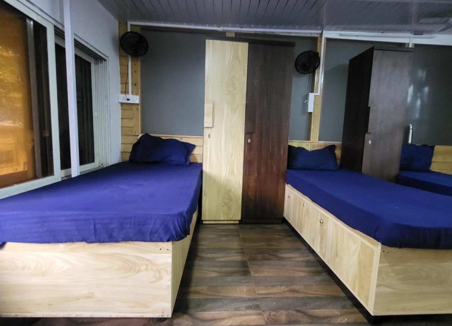 Zest 1054-andheri West Hostel *
