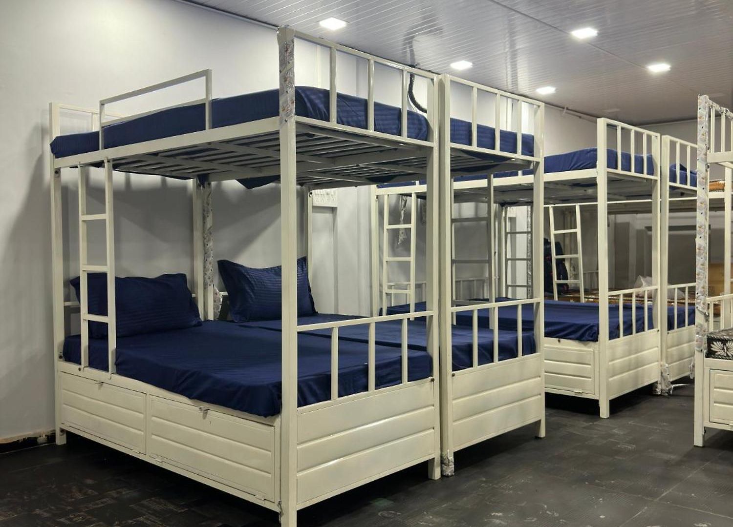 Zest 1054-andheri West Hostel