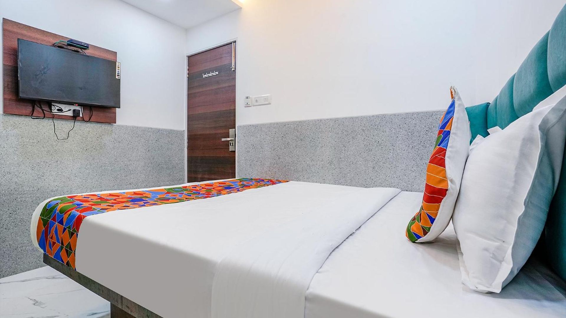 Hotel Via Ashoka 3*