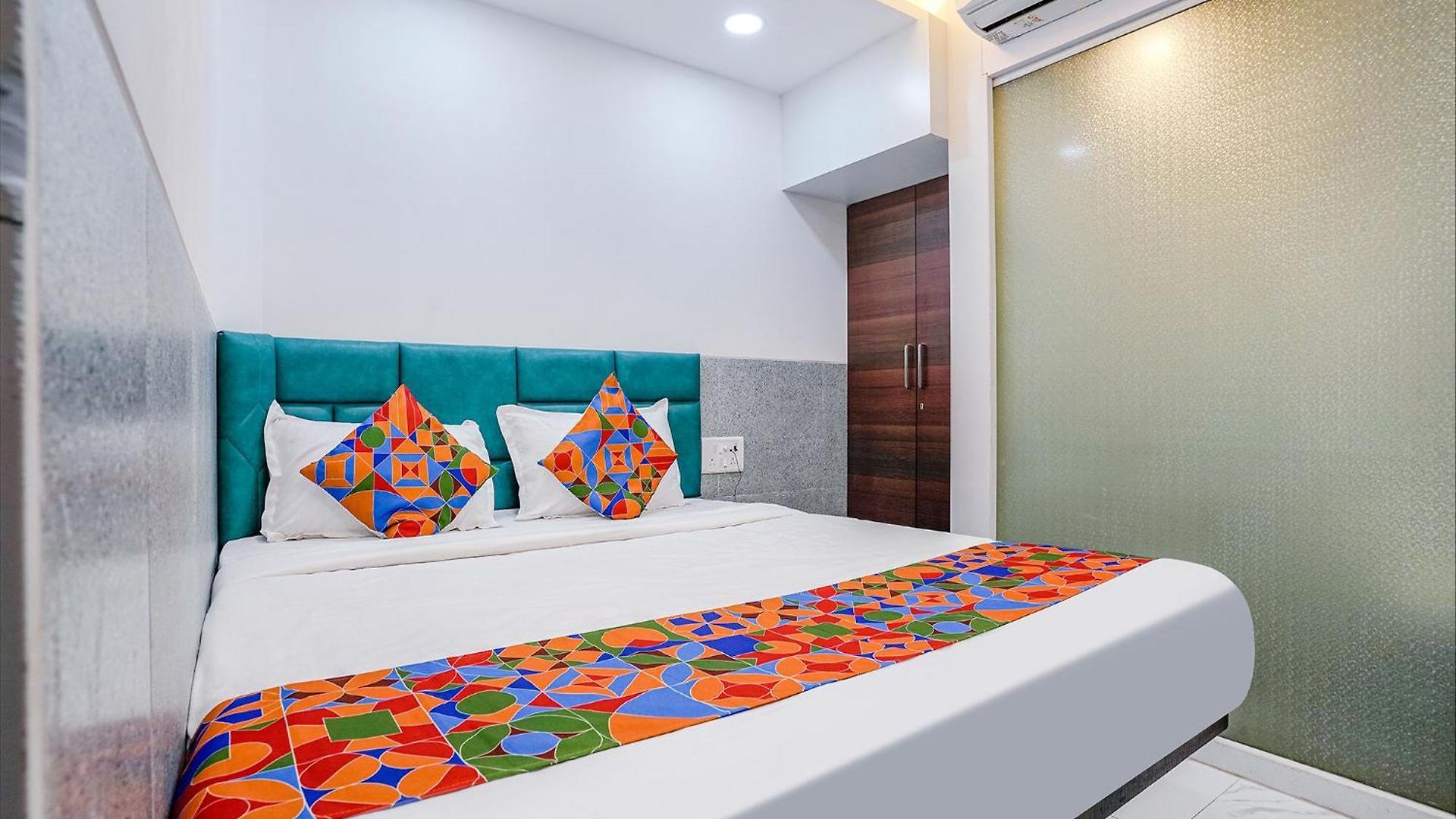 Via Ashoka Hotel 3*