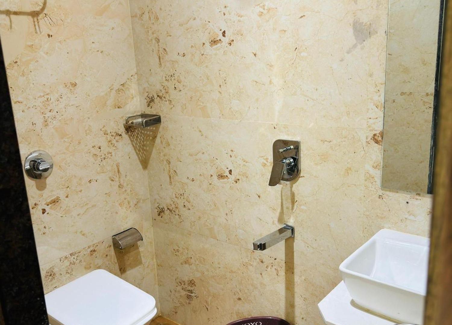 Hotel Amazing - Asalpha Metro Station Mumbai
