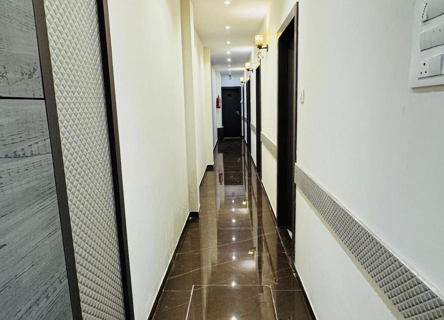 Hotel Amazing - Asalpha Metro Station Mumbai