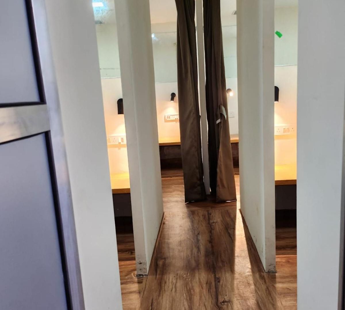 Capsule hotel Galaxy And Mumbai