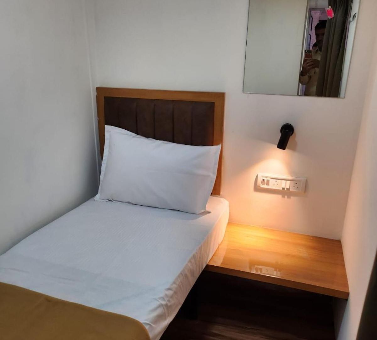 Galaxy And Capsule hotel *