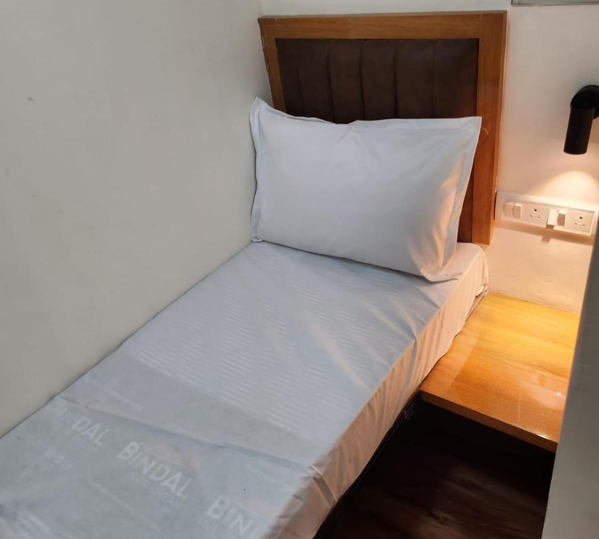 Capsule hotel Galaxy And Mumbai