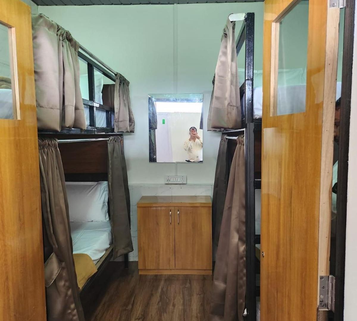 Galaxy And Capsule hotel *