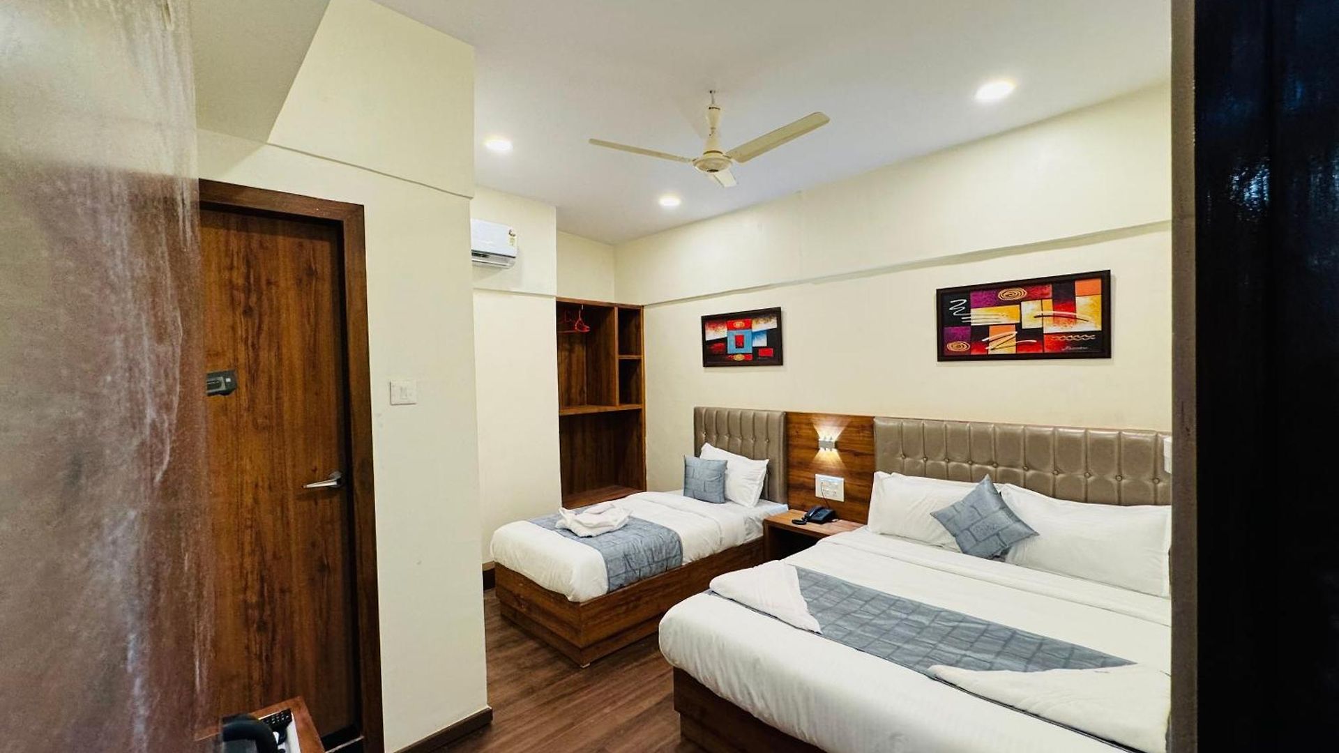 Hotel Aksa Palace Mumbai