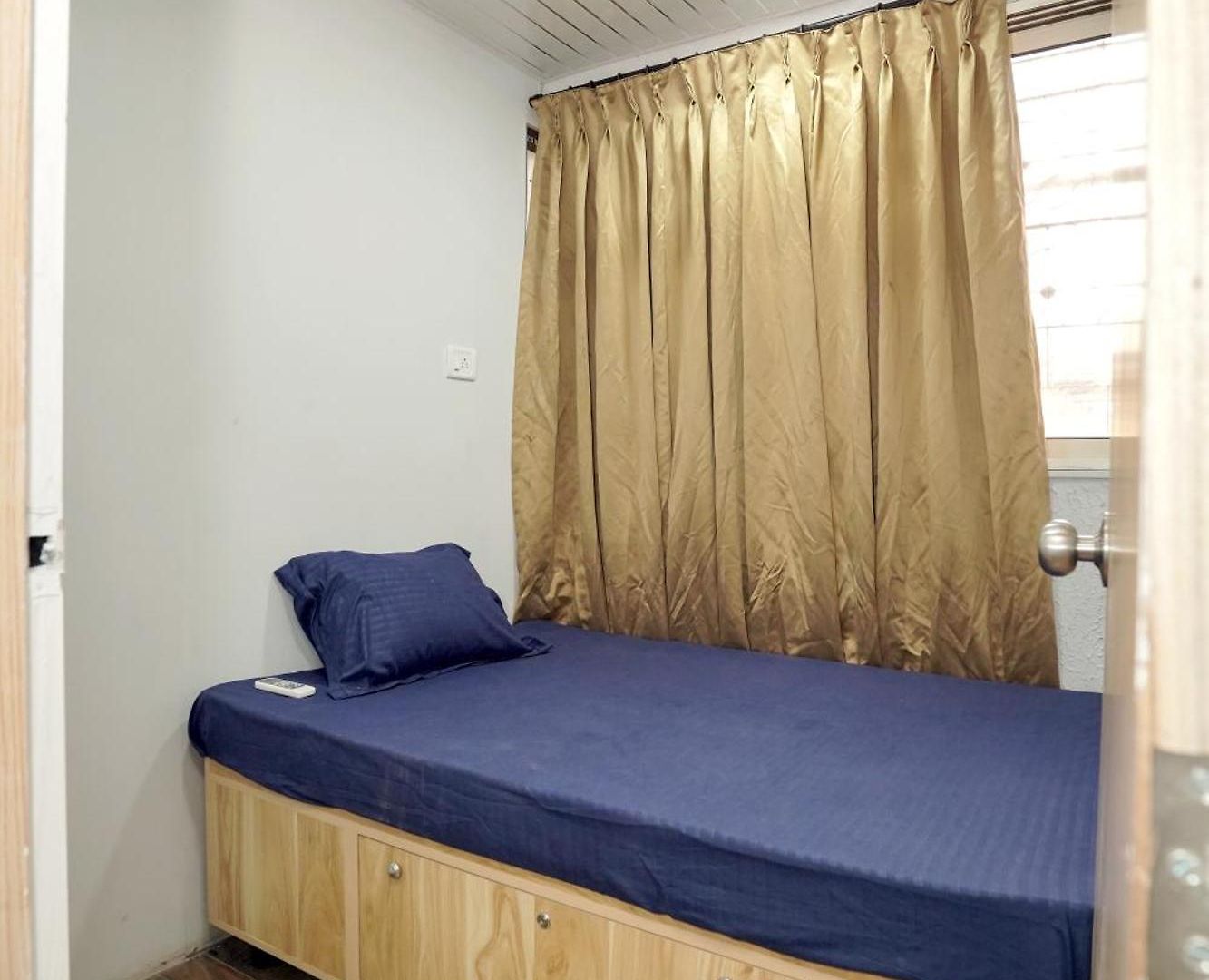 Zest 1054-andheri West Hostel *