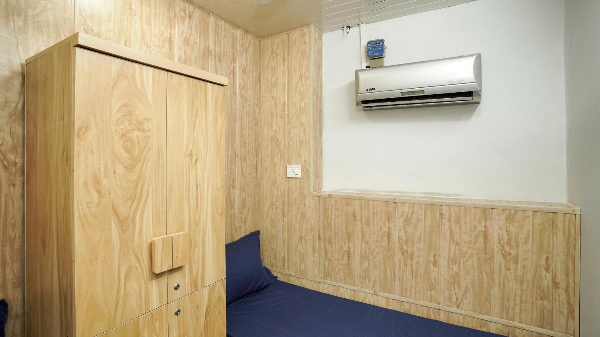 Hostel Zest 1054-andheri West *
