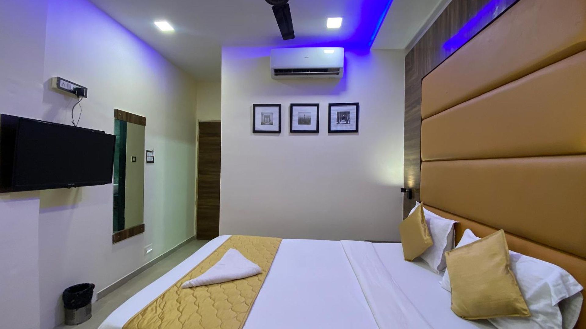 Hotel Blue Wellington - Near Airport Mumbai