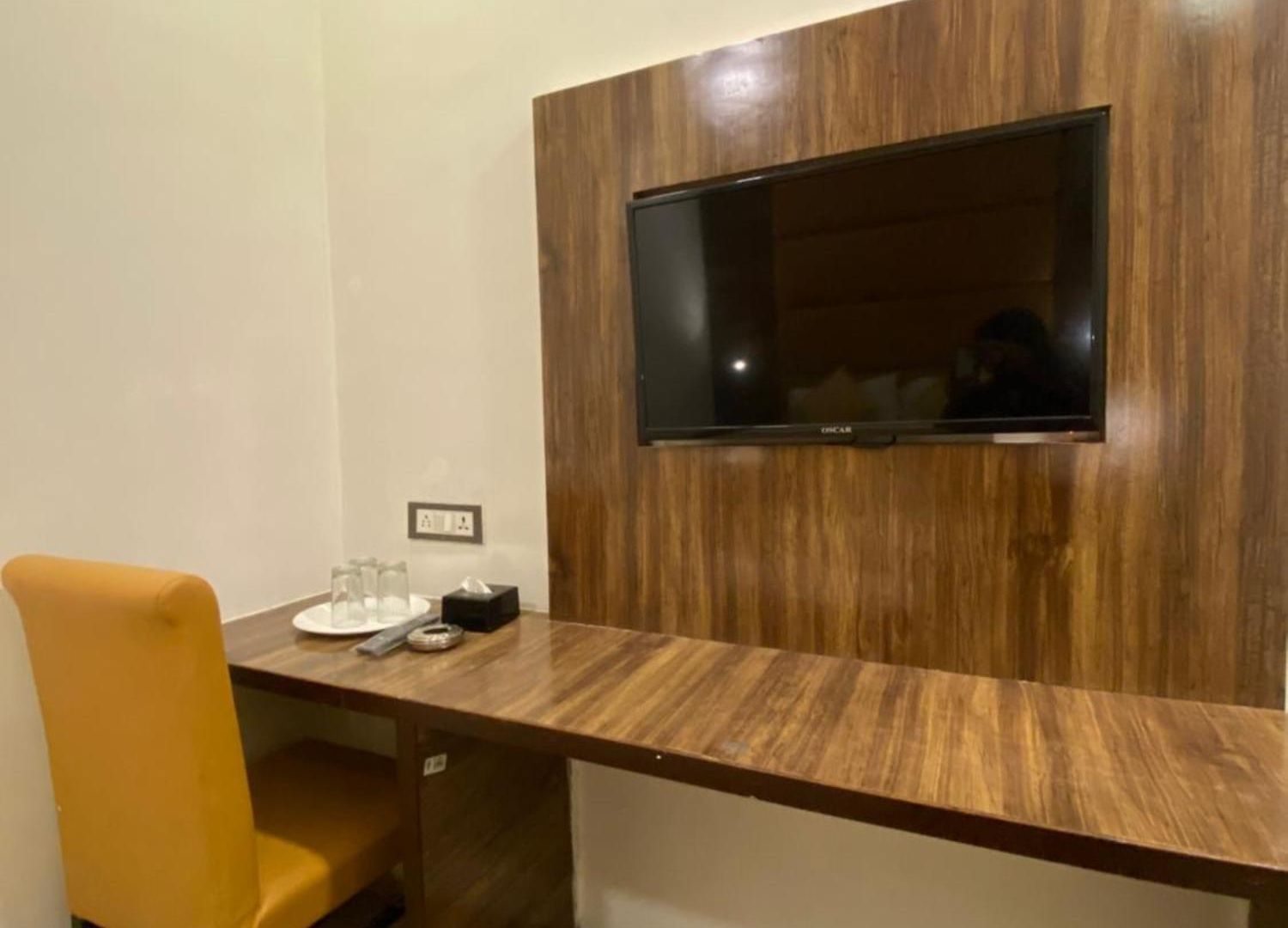 Hotel Blue Wellington - Near Airport Mumbai
