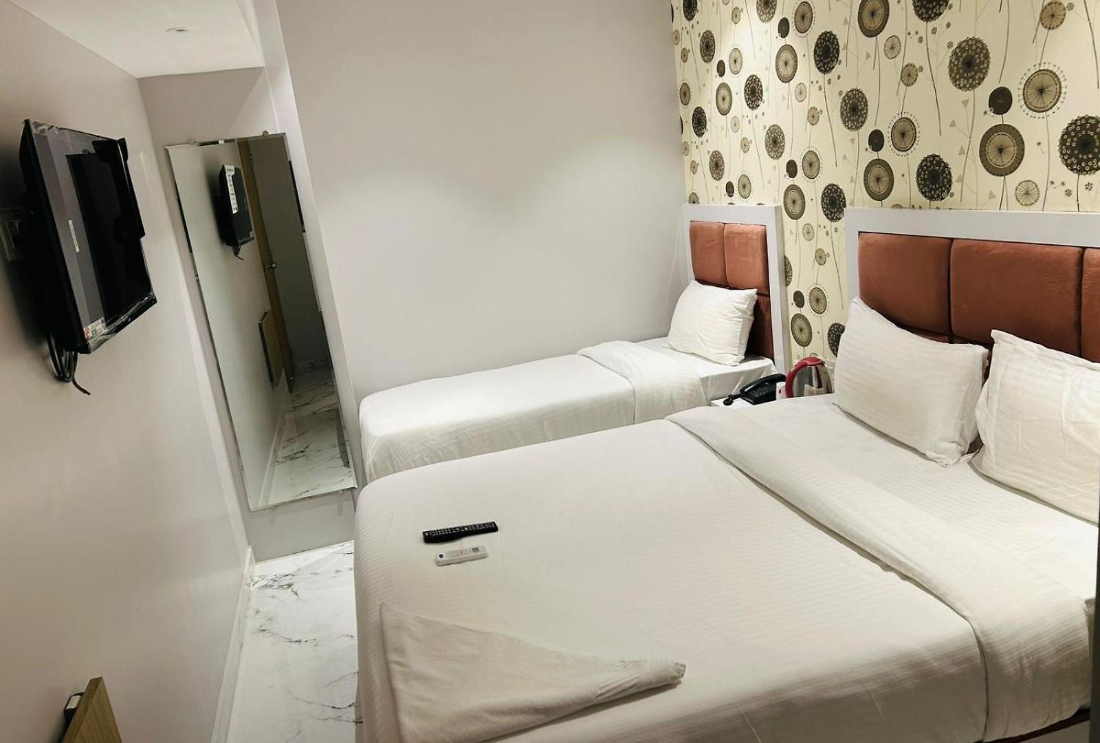 Hotel Grand Dyad - Near Kokilaben Hospital Andheri West Mumbai
