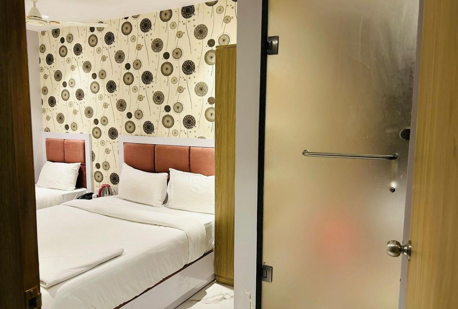 Grand Dyad - Near Kokilaben Hospital Andheri West