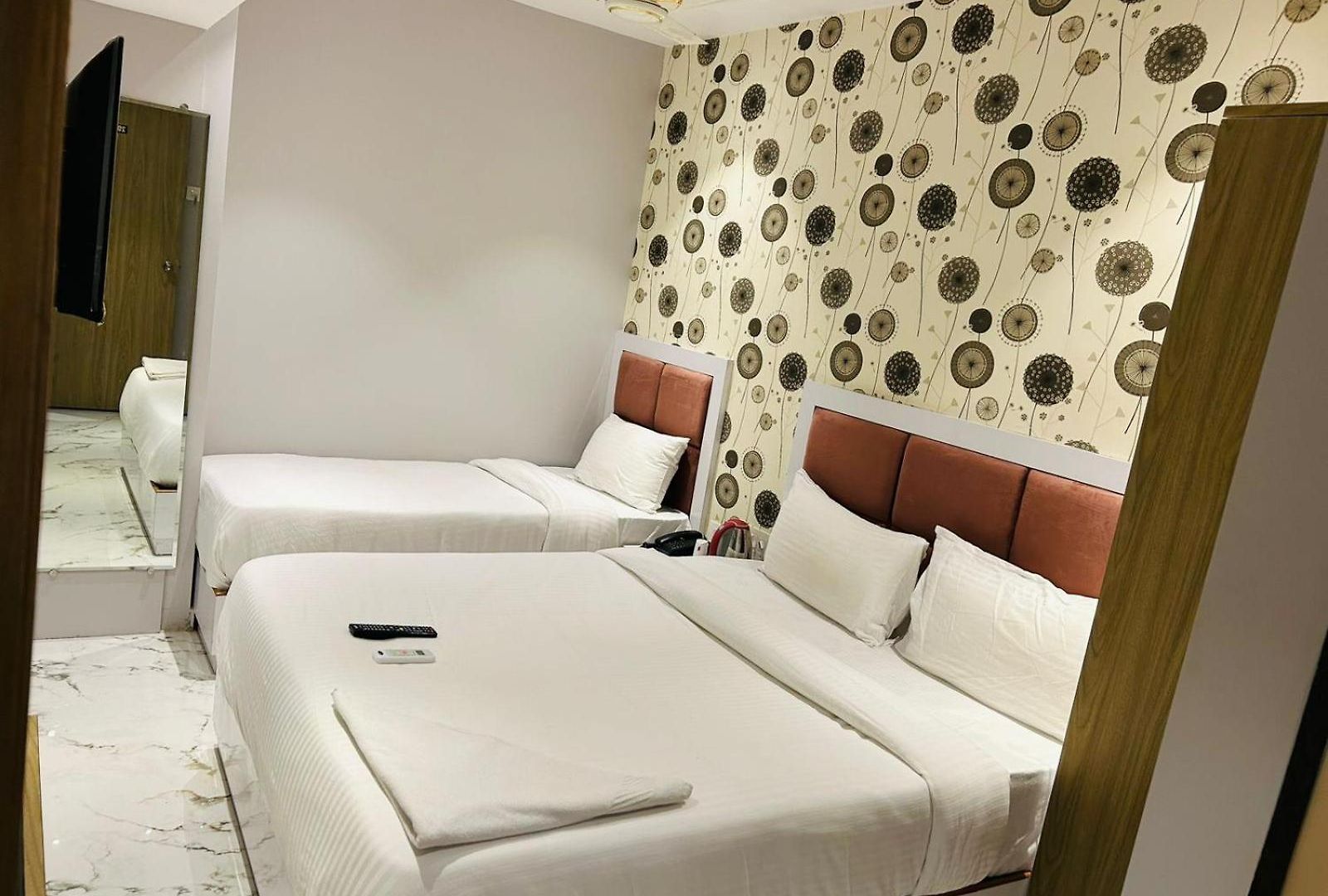 Grand Dyad - Near Kokilaben Hospital Andheri West Hotel