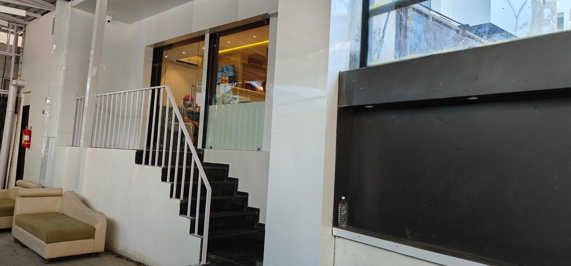 Grand Dyad - Near Kokilaben Hospital Andheri West Mumbai