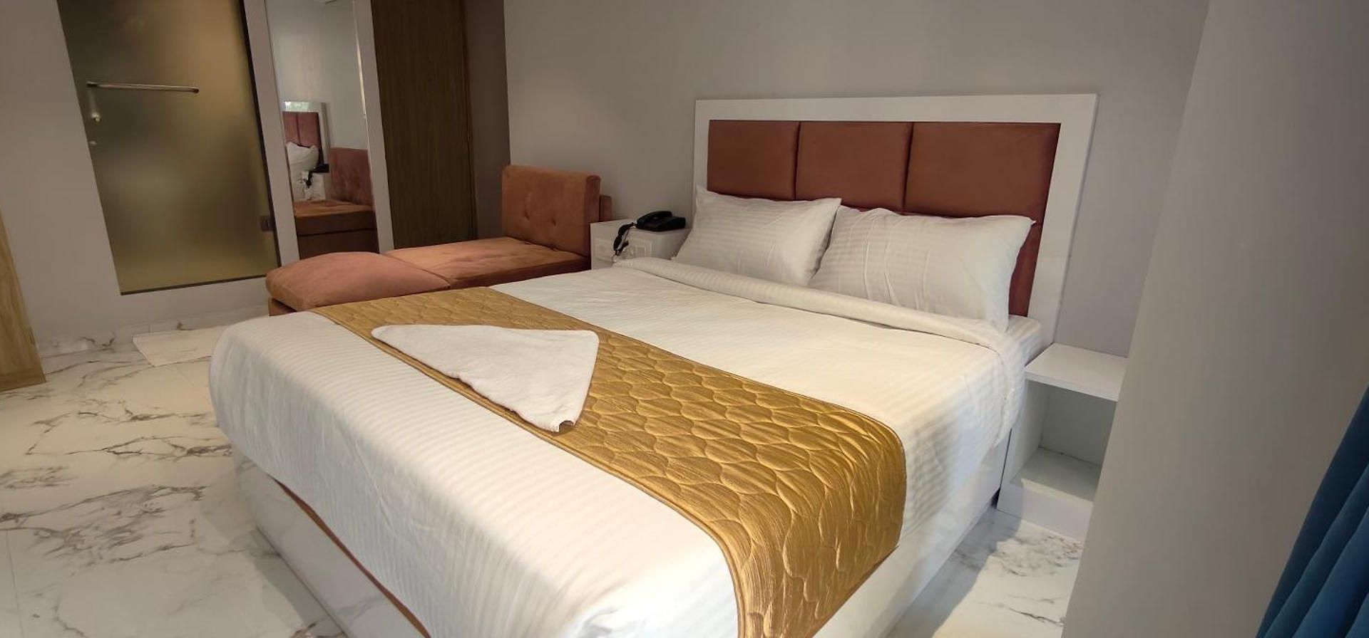 Grand Dyad - Near Kokilaben Hospital Andheri West Hotel