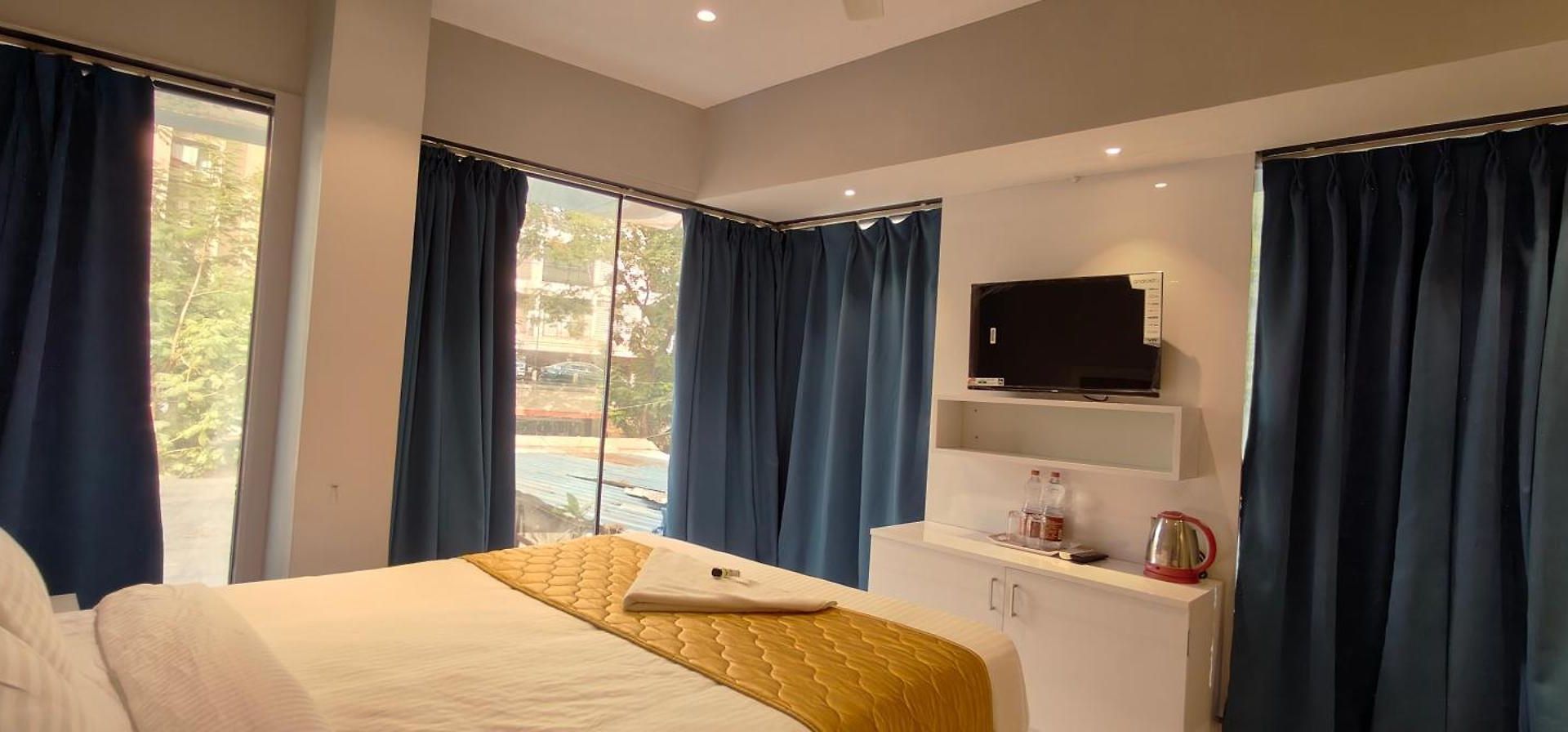 Grand Dyad - Near Kokilaben Hospital Andheri West